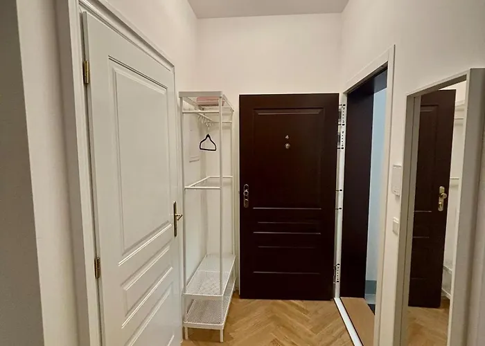 Lovely With Private Garden And Ac In Prime Location Apartamento