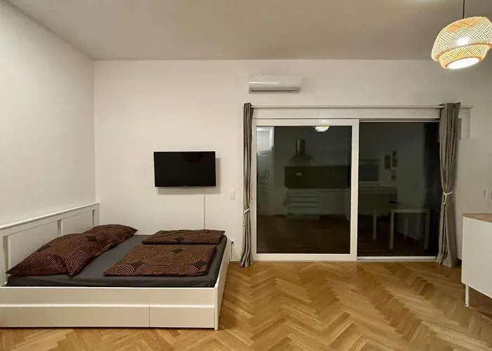 Apartamento Lovely With Private Garden And Ac In Prime Location