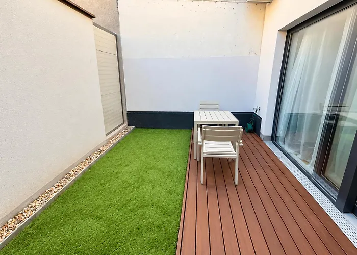 Charming Garden Hideaway With Ac Near Center *