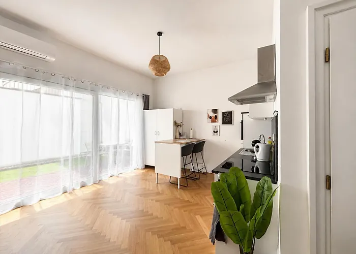 Charming Garden Hideaway With Ac Near Center * Wiedeń