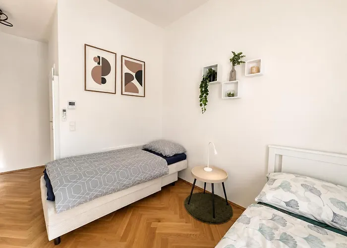Charming Garden Hideaway With Ac Near Center * Wiedeń