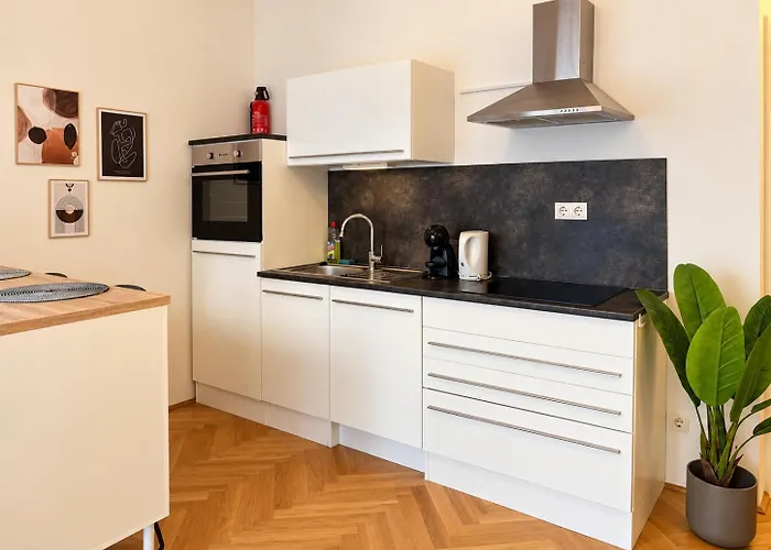 Charming Garden Hideaway With Ac Near Center Apartament *